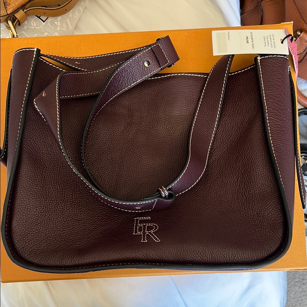 Etrier New Elegant Burgundy Leather Shoulder Bag